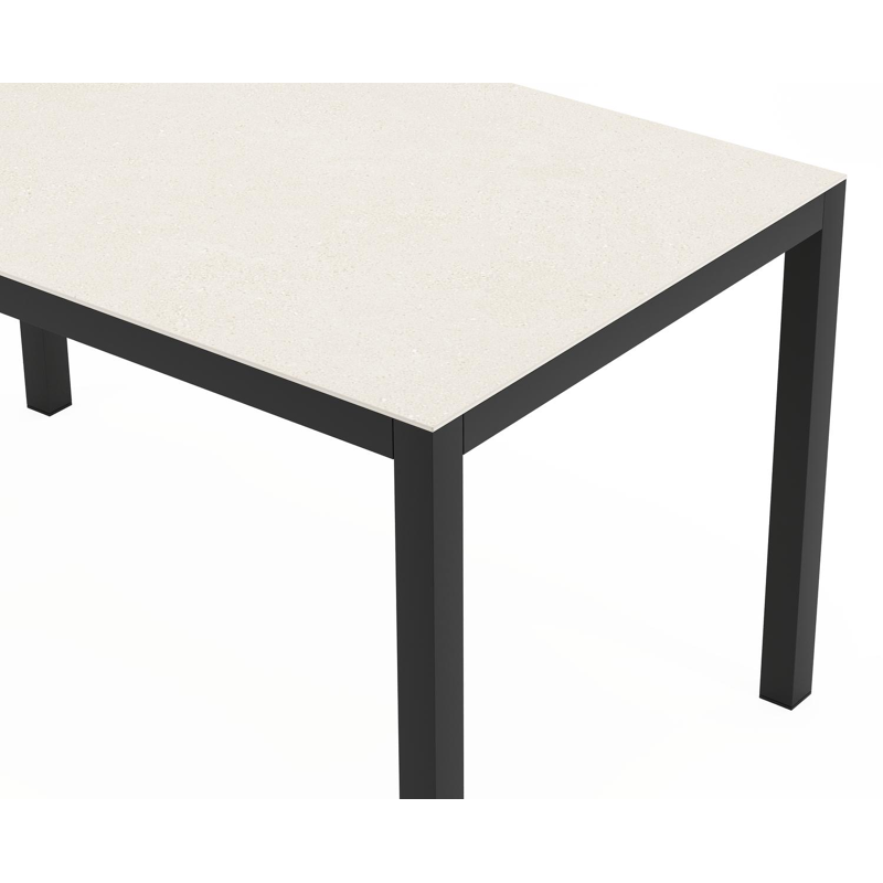 Feltro tuinset in zwart aluminium en sintered stone Crema minerale met 2 Calobra tuinstoelen