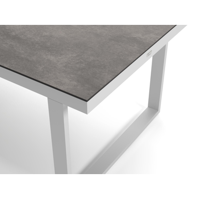 Merida tuinset in wit aluminium en grijs keramische print tafelblad met 6 stapelbare Vigo tuinstoelen