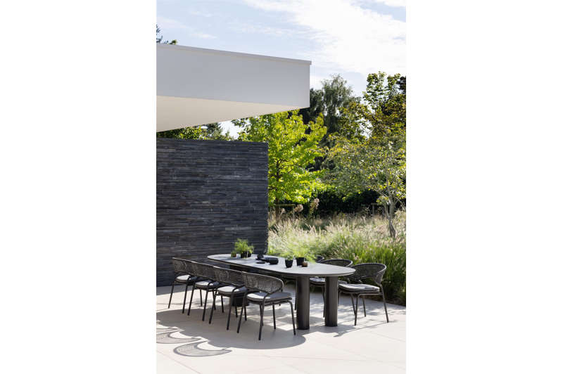 Donato XL stapelbare tuinstoel in zwart aluminium en zwart wicker