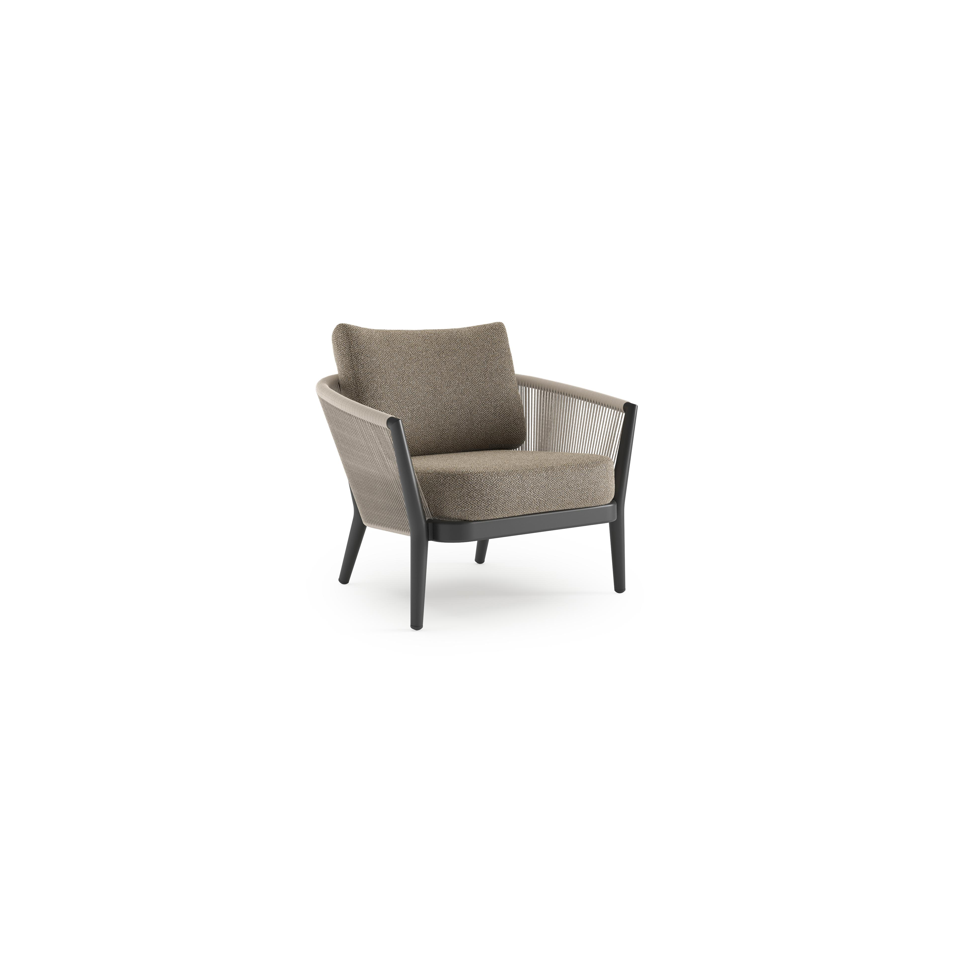 Orso loungestoel in zwart aluminium en beige verticaal geweven ronde rope met Madagascar Burch all weather cosytica kussen
