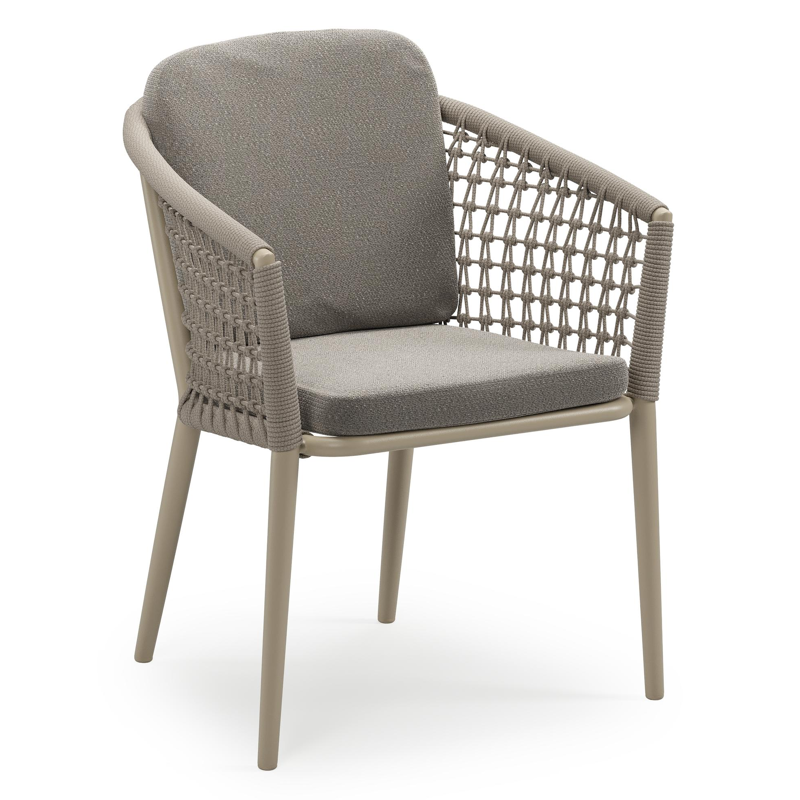 Orso stapelbare tuinstoel in beige aluminium en beige visnet geweven ronde rope met stoelkussen in All Weather Sunbrella® Luxe Lopi Silver