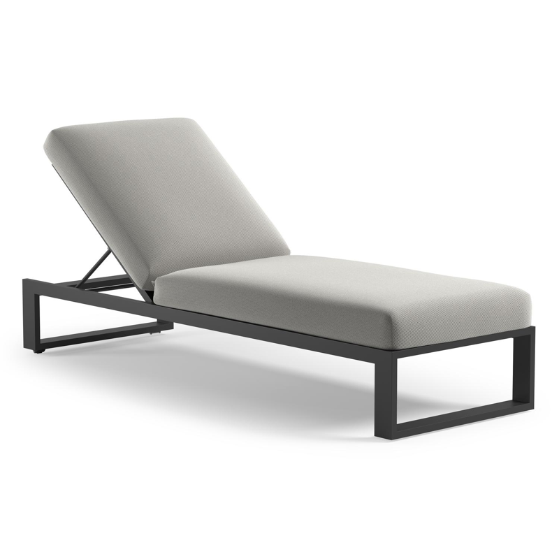 Verato verstelbaar ligbed in zwart aluminium met lopi ash all weather Sunbrella® luxe kussen