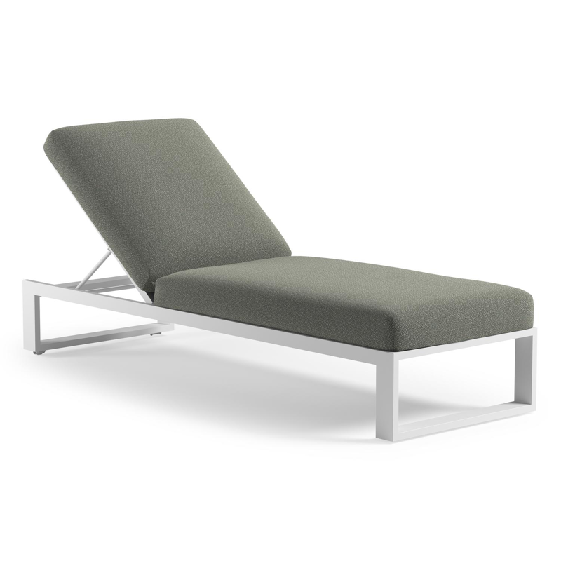 Verato verstelbaar ligbed in wit aluminium met savane leaf all weather Sunbrella® luxe kussen