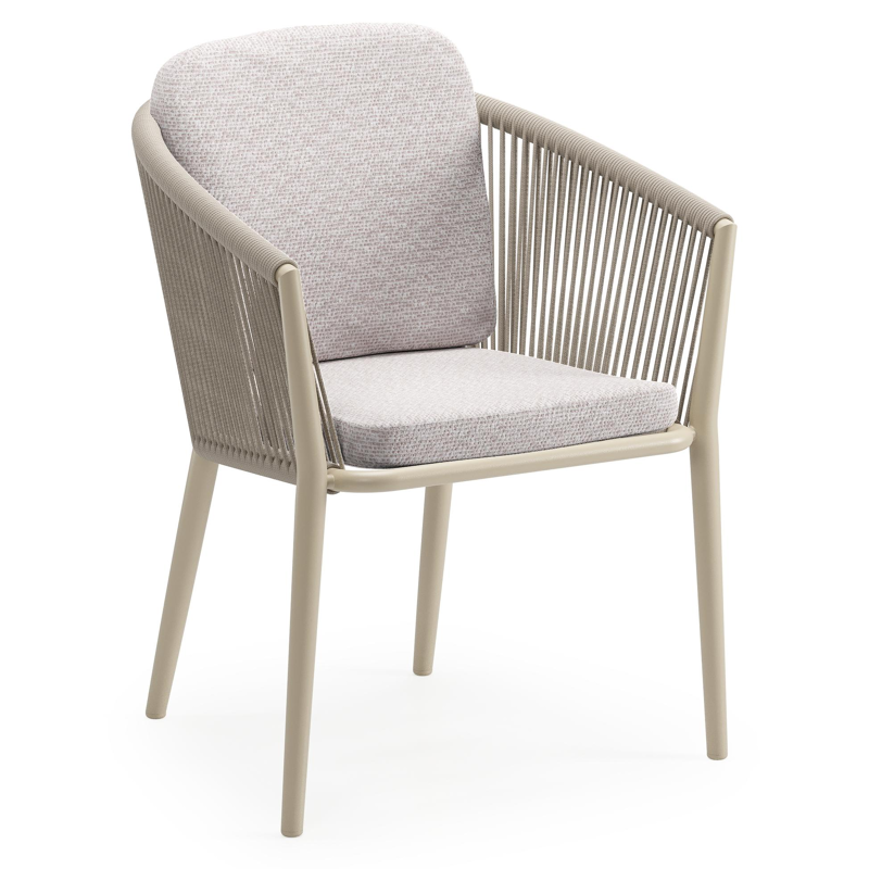 Orso tuinstoel in beige aluminium en beige verticaal geweven ronde rope met luxe zitkussen in All Weather Sunbrella® Luxe Wander Gobi