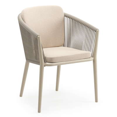 Chaise de jardin empilable Orso en aluminium beige et corde ronde tissée carrée beige avec coussin en All Weather Sunbrella® Luxe Heritage Papyrus