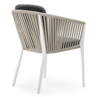 Orso tuinstoel in wit aluminium en beige verticaal geweven vlakke rope met kussen in natte charcoal chine all weather sunbrella® luxe