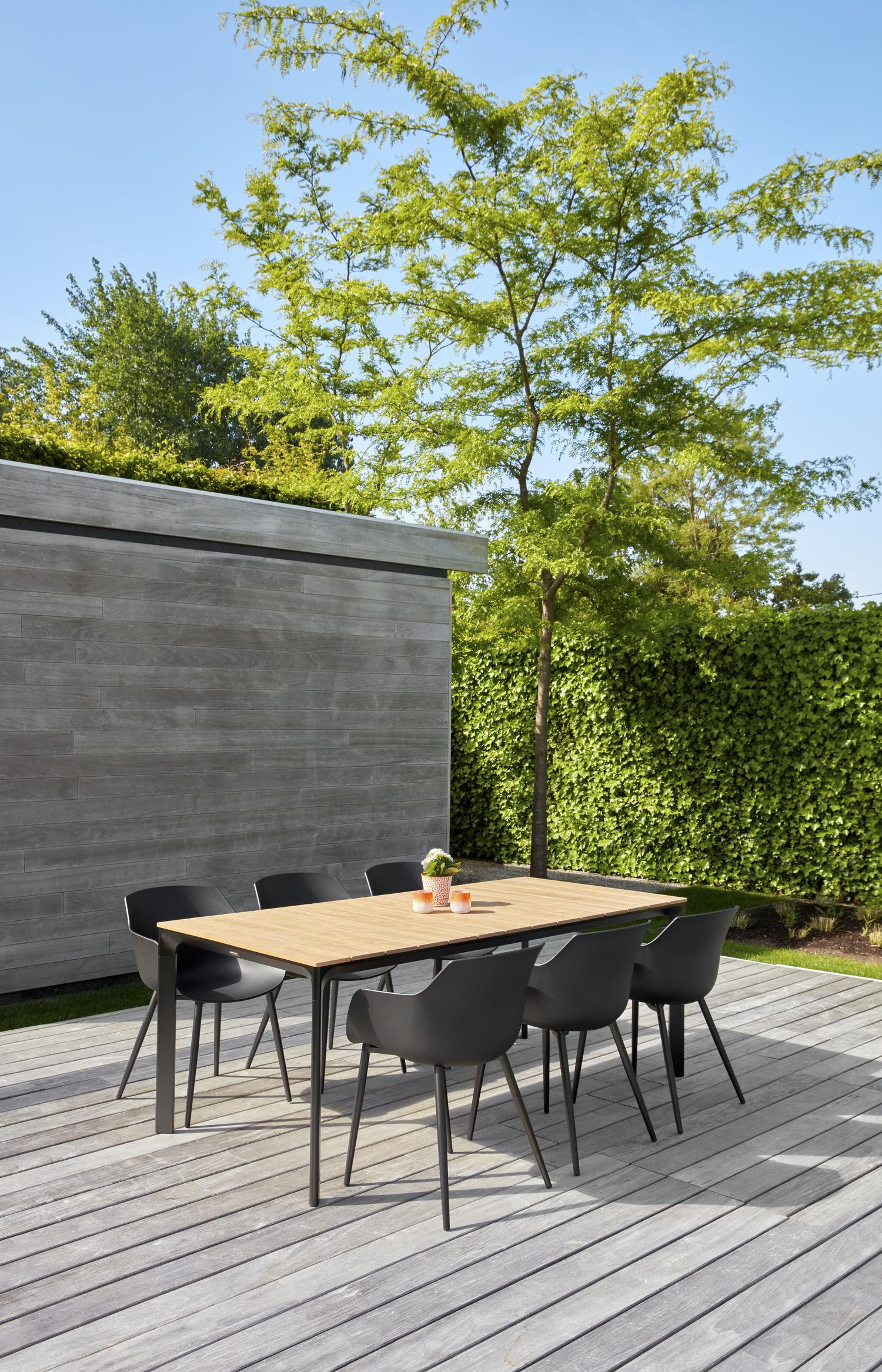 Paco tuinstoel in zwart aluminium en zwart kunststof