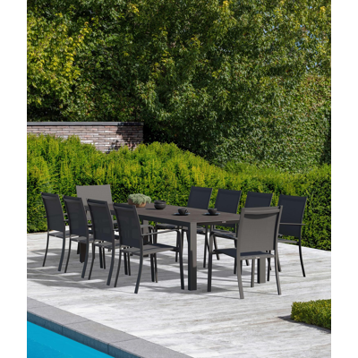 Trente tuinset in zwart aluminium en zwart volkeramiek tafelblad met 10 stapelbare Calobra tuinstoelen