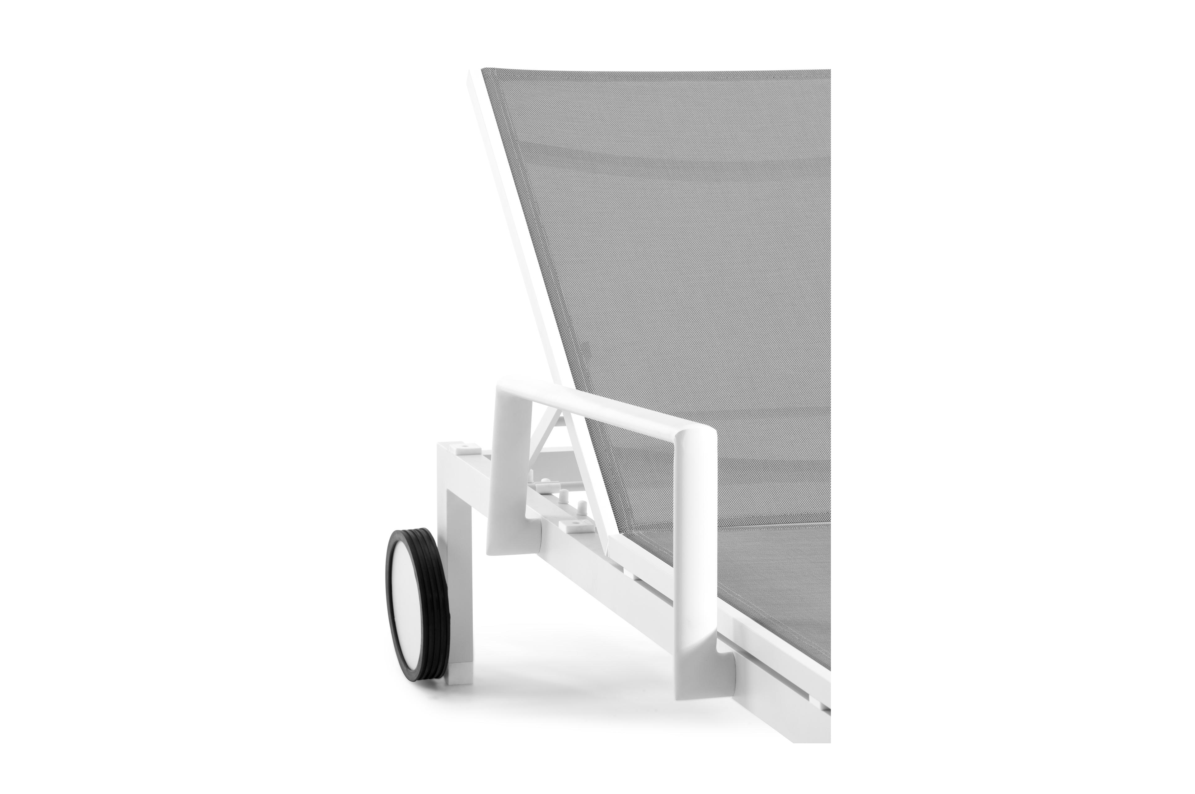 Chaise longue réglable Caravelle en aluminium blanc avec textilène gris avec accoudoir