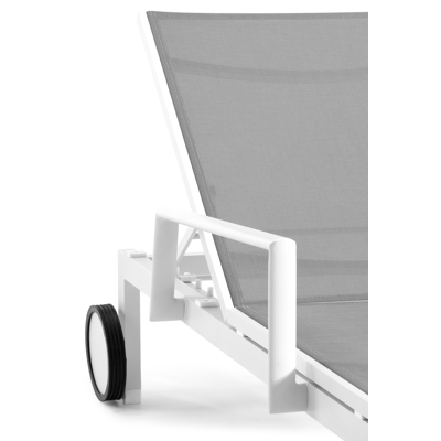 Caravelle verstelbaar ligbed in wit aluminium met grijs textilene met armleuning