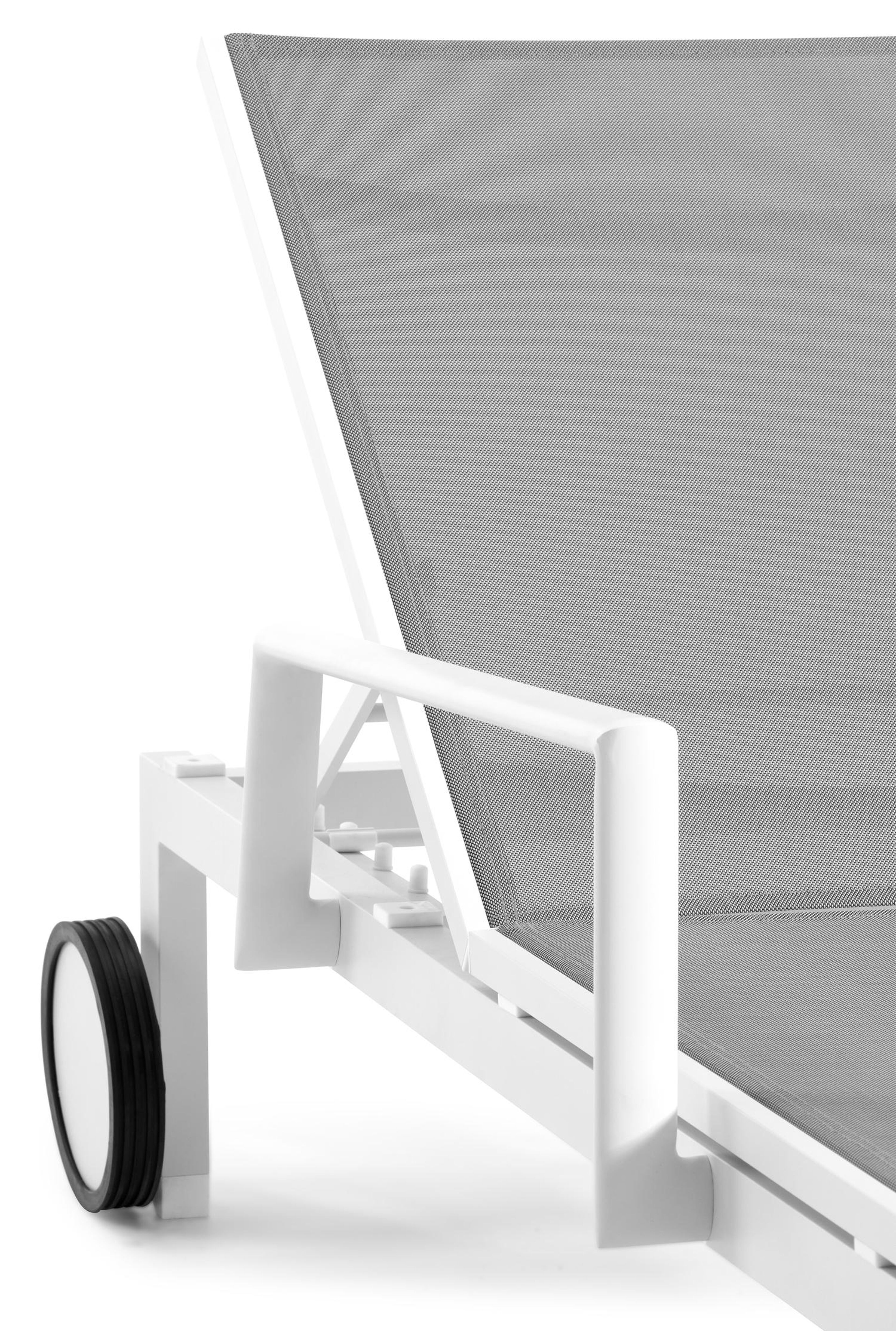 Chaise longue réglable Caravelle en aluminium blanc avec textilène gris avec accoudoir