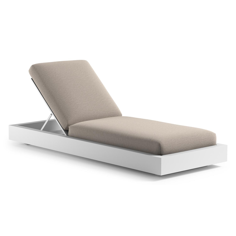 Como verstelbaar ligbed in wit aluminium met slow farafra all weather Sunbrella® luxe kussen