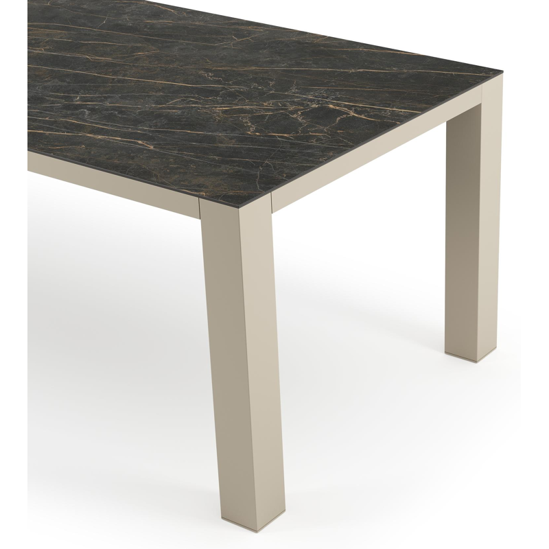 Table de jardin Nano rectangulaire en aluminium beige et céramique pleine Black Obsession - Lg. 240 x Lrg. 100 x Haut. 75 cm