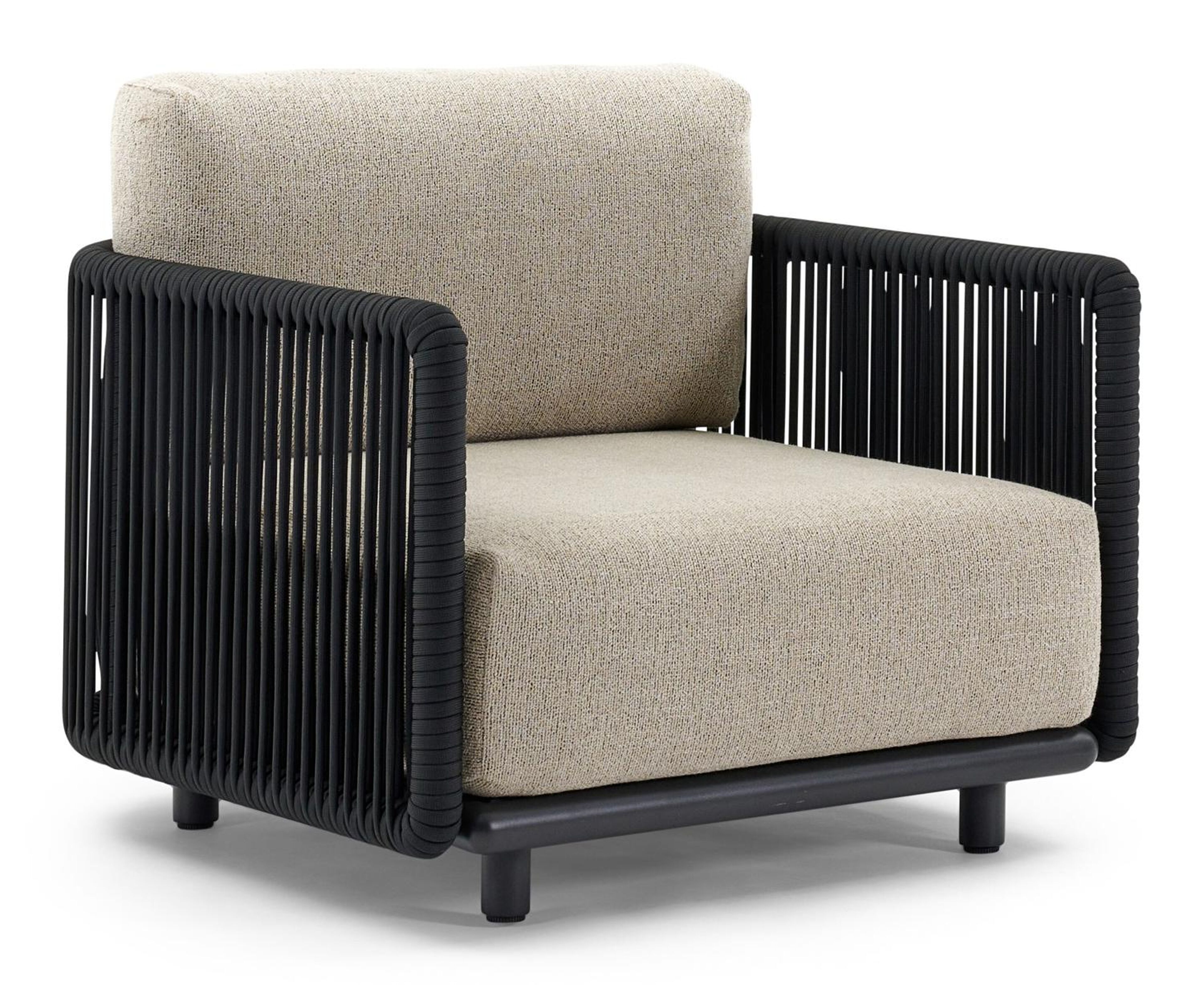 Fauteuil de jardin Organo en aluminium noir et corde luxe plate tissée verticalement noir et coussins en All Weather Cosytica marbella beige