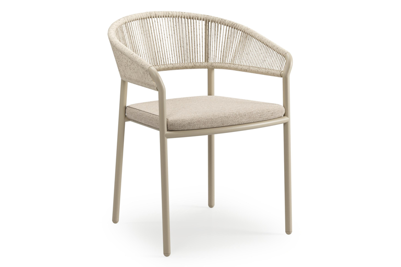 Mosa tuinset in beige aluminium en crema minerale sintered stone met 8 stapelbare Zamora tuinstoelen