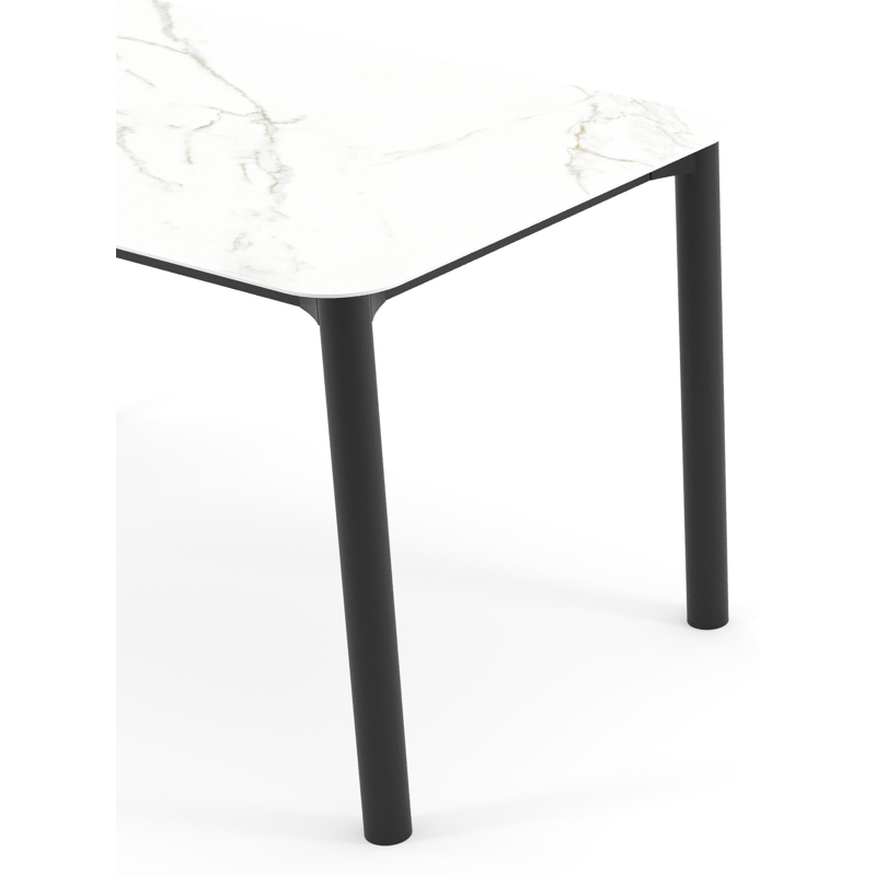 Orso tuintafel rechthoekig afgerond in zwart aluminium en volkeramiek Calacatta - L 140 x B 80 x H 75 cm