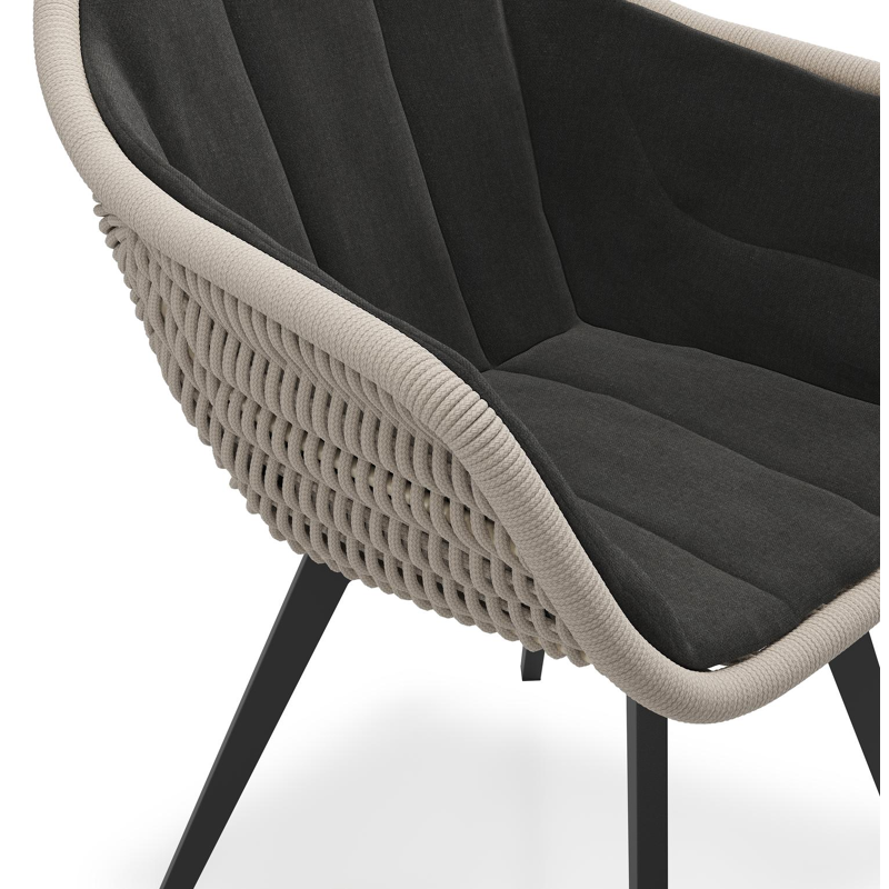 Pagino tuinstoel in zwart aluminium en beige verticaal geweven ronde rope met zitkussen in All Weather Sunbrella® Luxe Natte Sooty