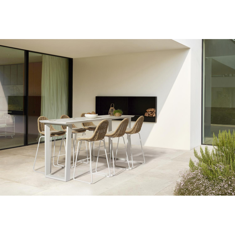 Pagino barstoel in wit aluminium en naturel wicker