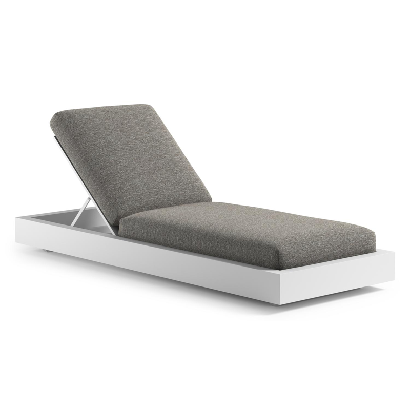 Como verstelbaar ligbed in wit aluminium met tundra pepper all weather Sunbrella® luxe kussen