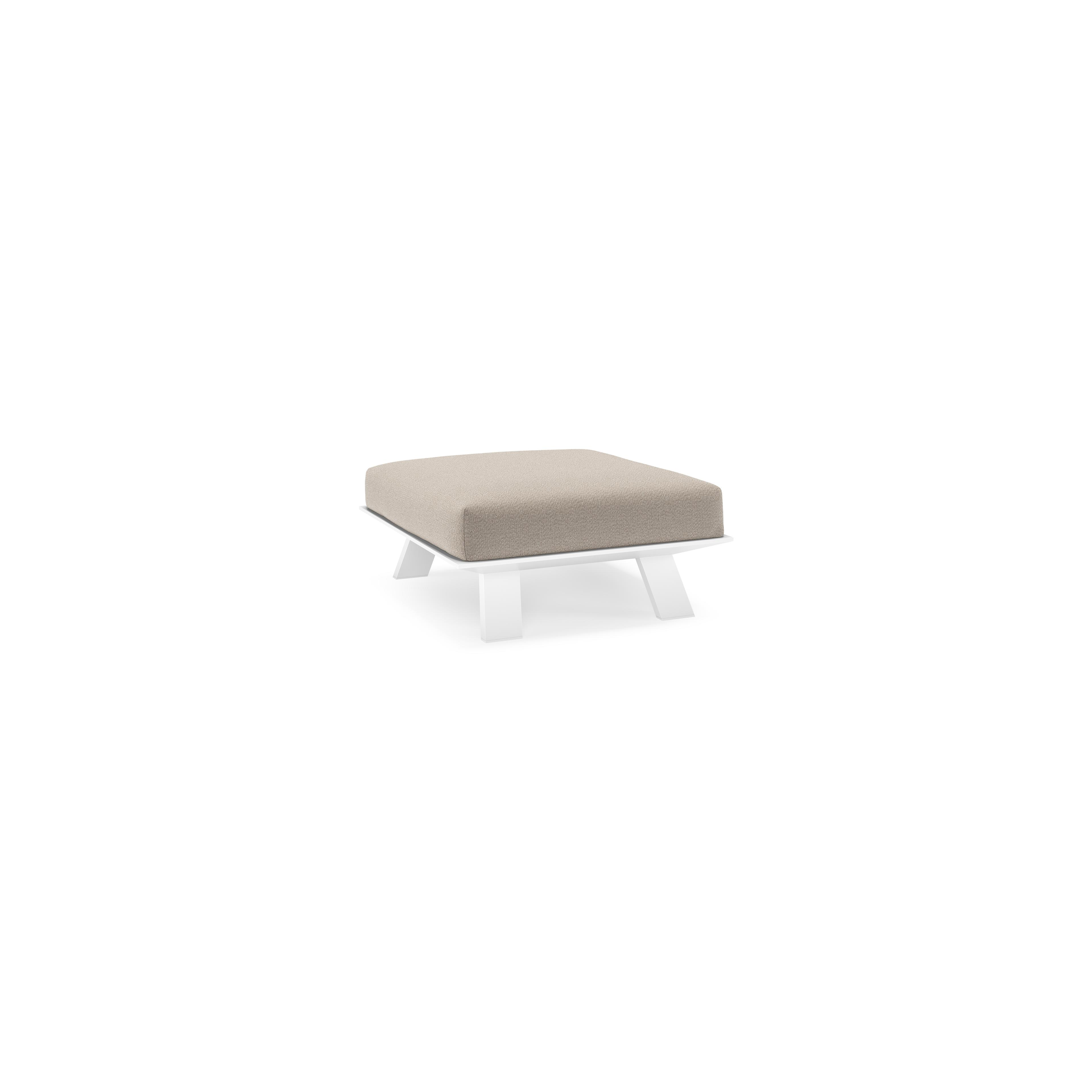 Pouf Cesano en aluminium blanc et coussin en all weather Sunbrella® luxe savane coconut