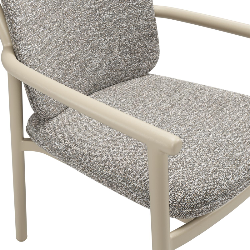 Bono stapelbare tuinstoel in beige aluminium met stoelkussen in All Weather Sunbrella® Luxe Tundra Pepper
