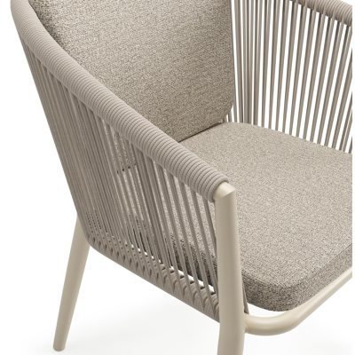Orso tuinstoel in beige aluminium en beige verticaal geweven ronde rope met zitkussen in All Weather Cosytica Catania Beige