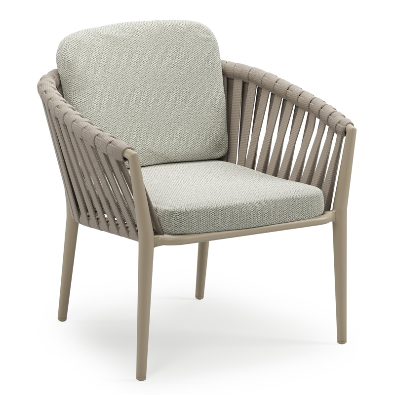 Orso low dining tuinstoel in beige aluminium en beige verticaal geweven luxe vlakke brede rope met stoelkussen in All Weather Sunbrella® Luxe Lopi Bud