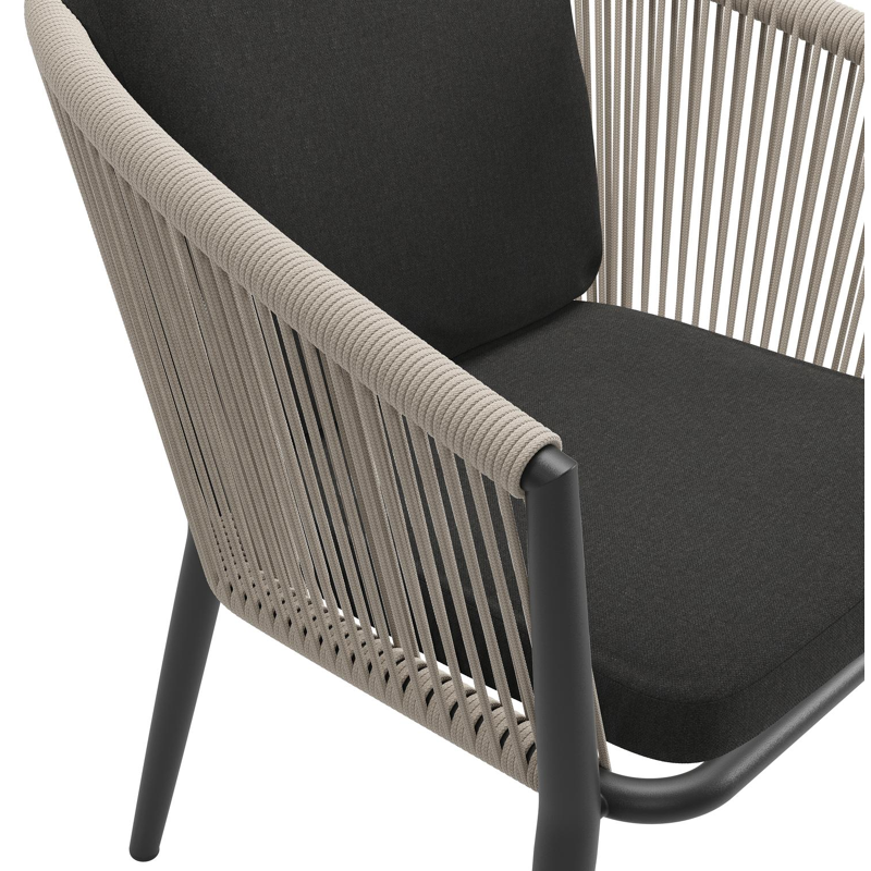 Orso tuinstoel in zwart aluminium en beige verticaal geweven ronde rope met luxe zitkussen in All Weather Sunbrella® Luxe Natte Sooty