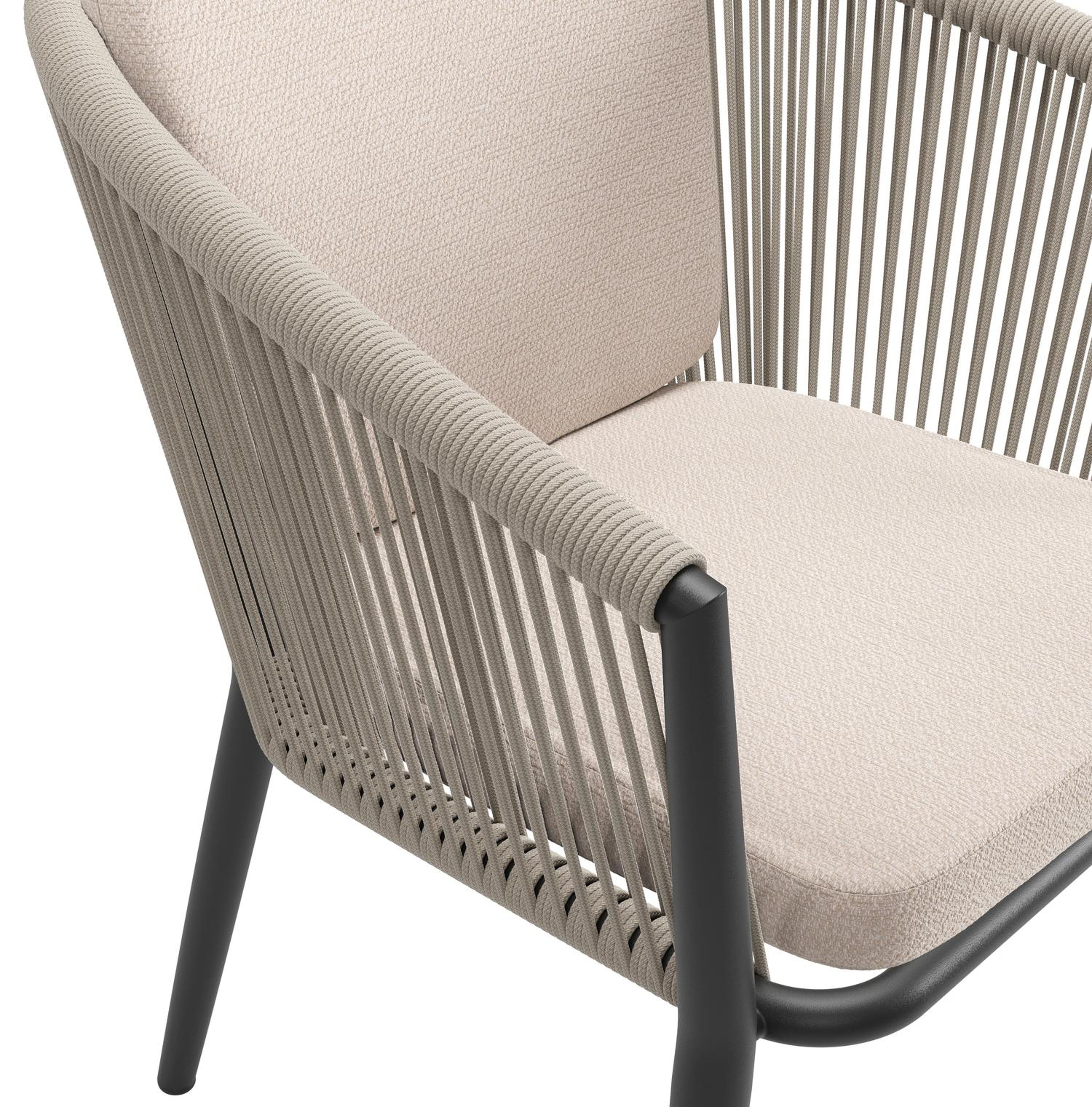 Orso tuinstoel in zwart aluminium en beige verticaal geweven ronde rope met zitkussen in All Weather Sunbrella® Luxe Wander Pilat