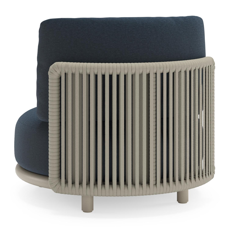 Lomano loungestoel in beige aluminium en beige verticaal geweven luxe vlakke rope met Heritage Indigo All Weather sunbrellaÂ® luxe