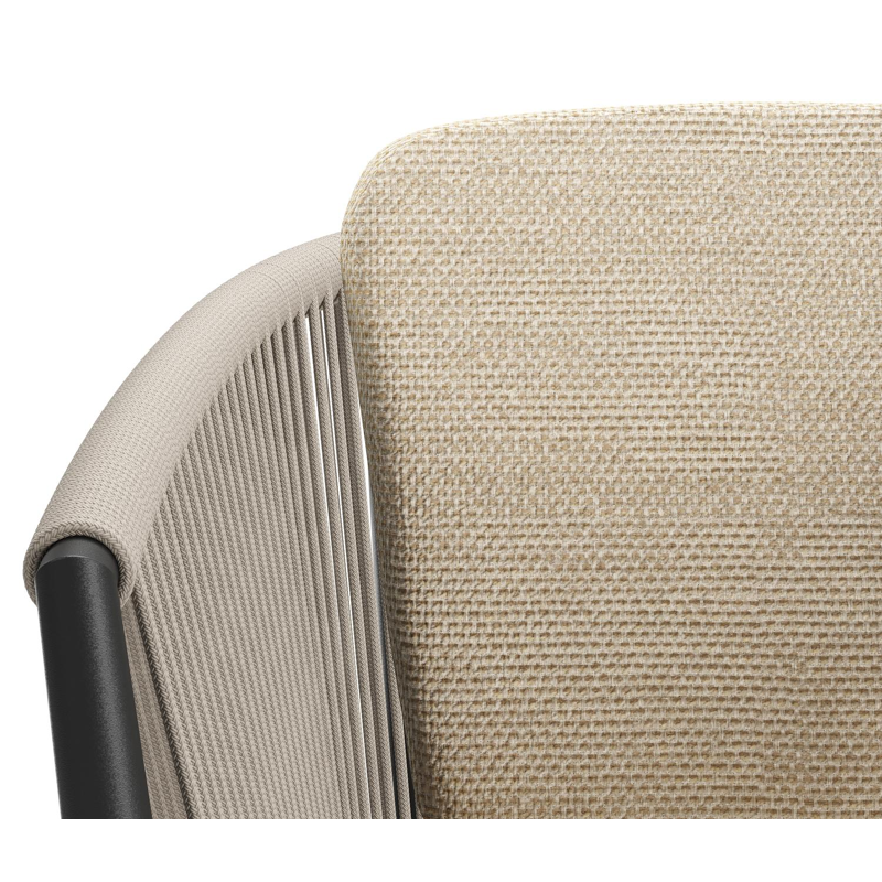 Orso tuinstoel in zwart aluminium en beige verticaal geweven ronde rope met zitkussen in All Weather Cosytica Althea Camel