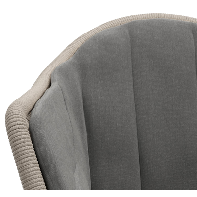 Pagino tuinstoel in wit aluminium en beige ronde wicker met kussen in natte charcoal chine all weather sunbrella® luxe