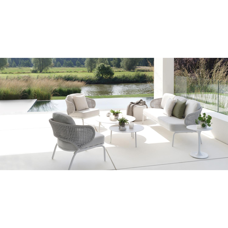 Donato loungeset in wit aluminium en wicker met savane whisper All Weather Sunbrella® Luxe kussens