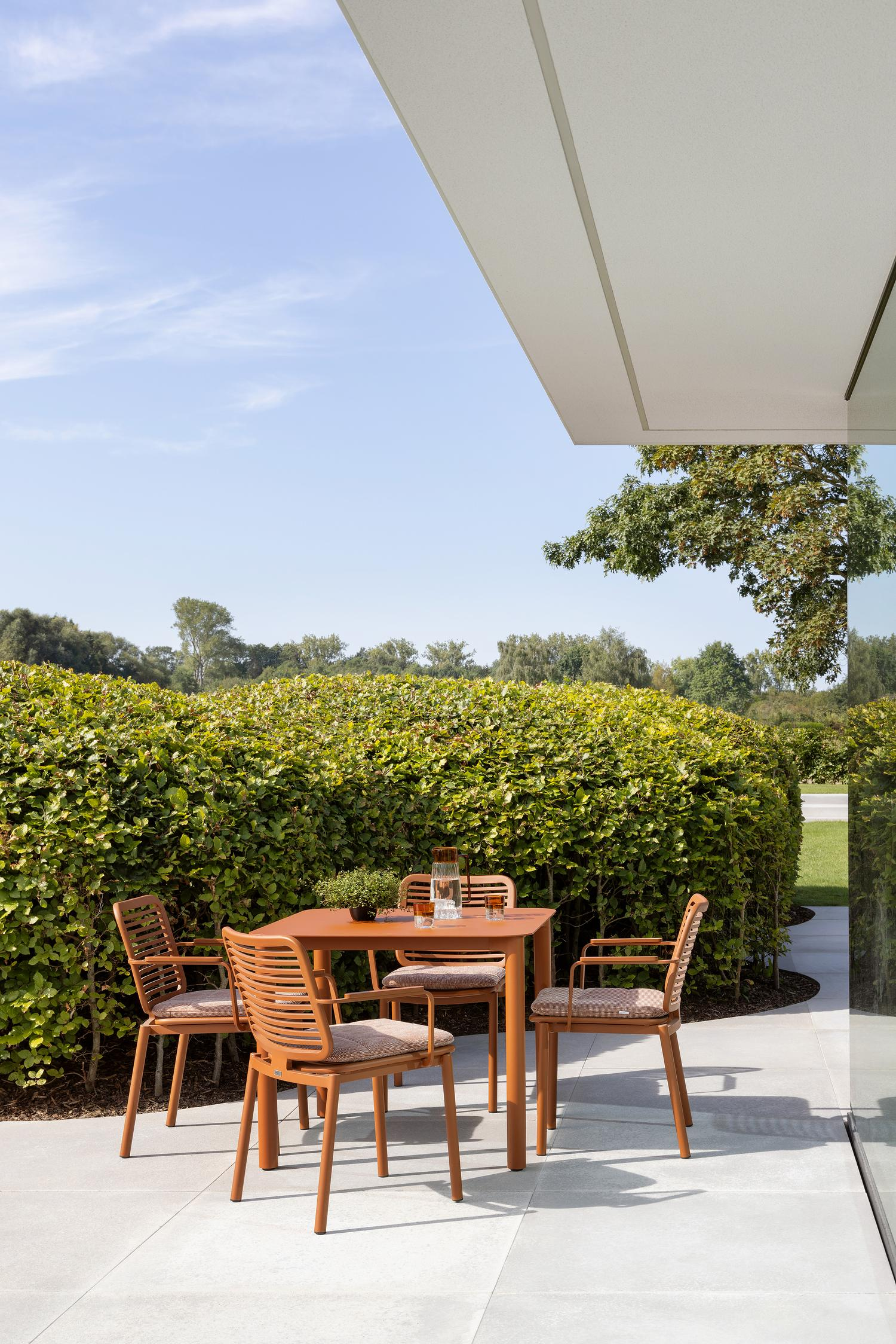 Fano stapelbare tuinstoel in roestbruin aluminium