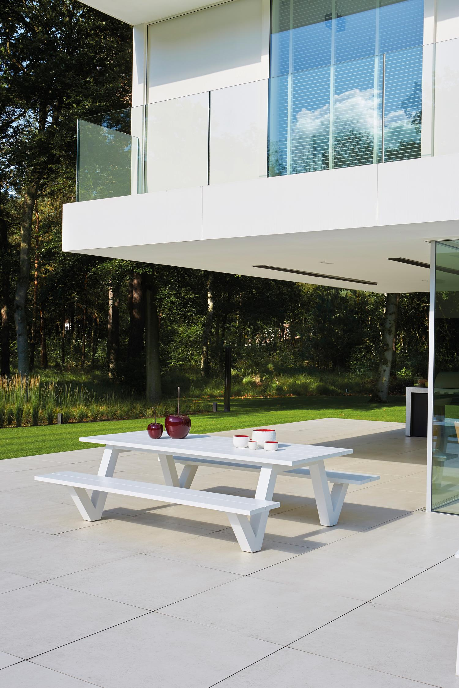 Norma picknicktafel in wit aluminium - L 240 x B 213 x H 74 cm