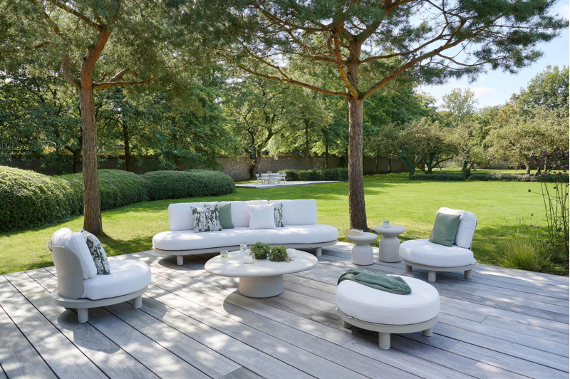 Donato loungeset in beige aluminium met all weather sunbrella® luxe Natte Dark Taupe kussen