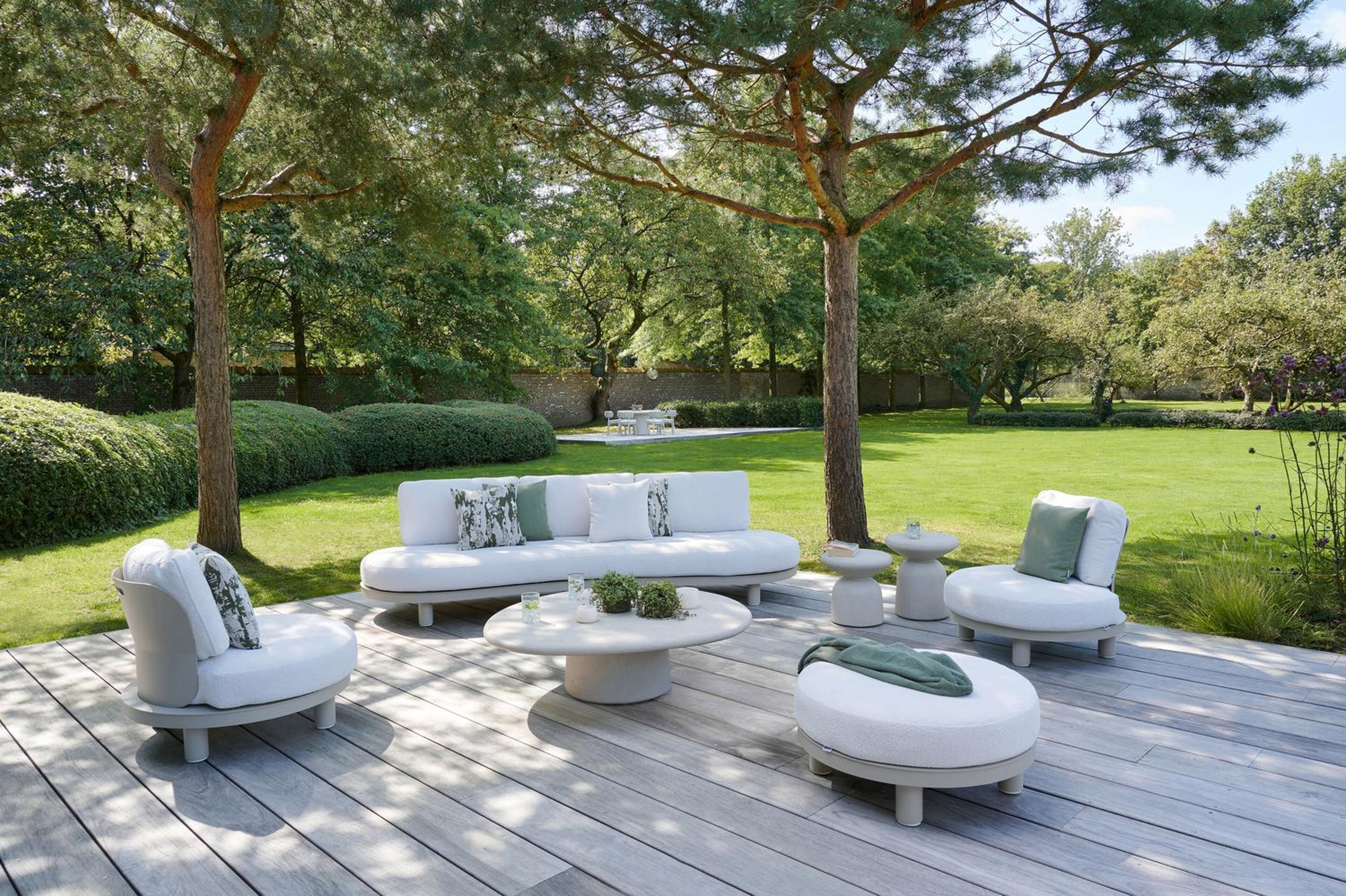 Donato loungeset in beige aluminium met all weather sunbrella® luxe Lopi Marble kussen