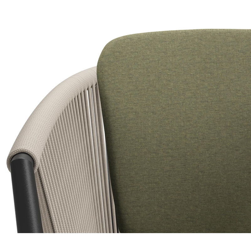 Orso tuinstoel in zwart aluminium en beige verticaal geweven ronde rope met zitkussen in All Weather Sunbrella® Luxe Heritage Leaf