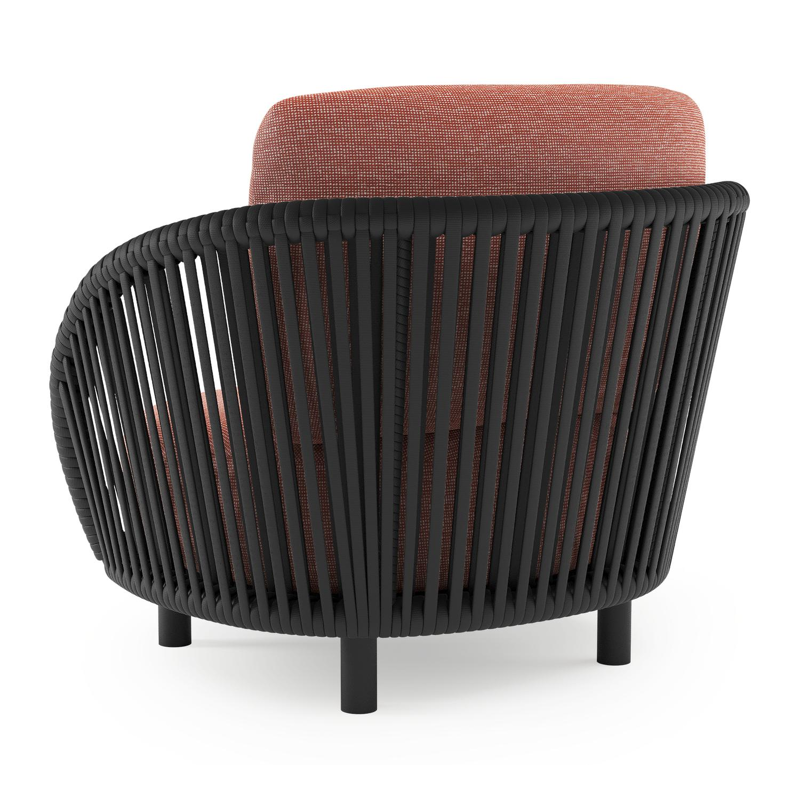 Lupino loungestoel in zwart aluminium en zwart verticaal geweven luxe vlakke brede rope met slow alezan all weather sunbrella® luxe kussen