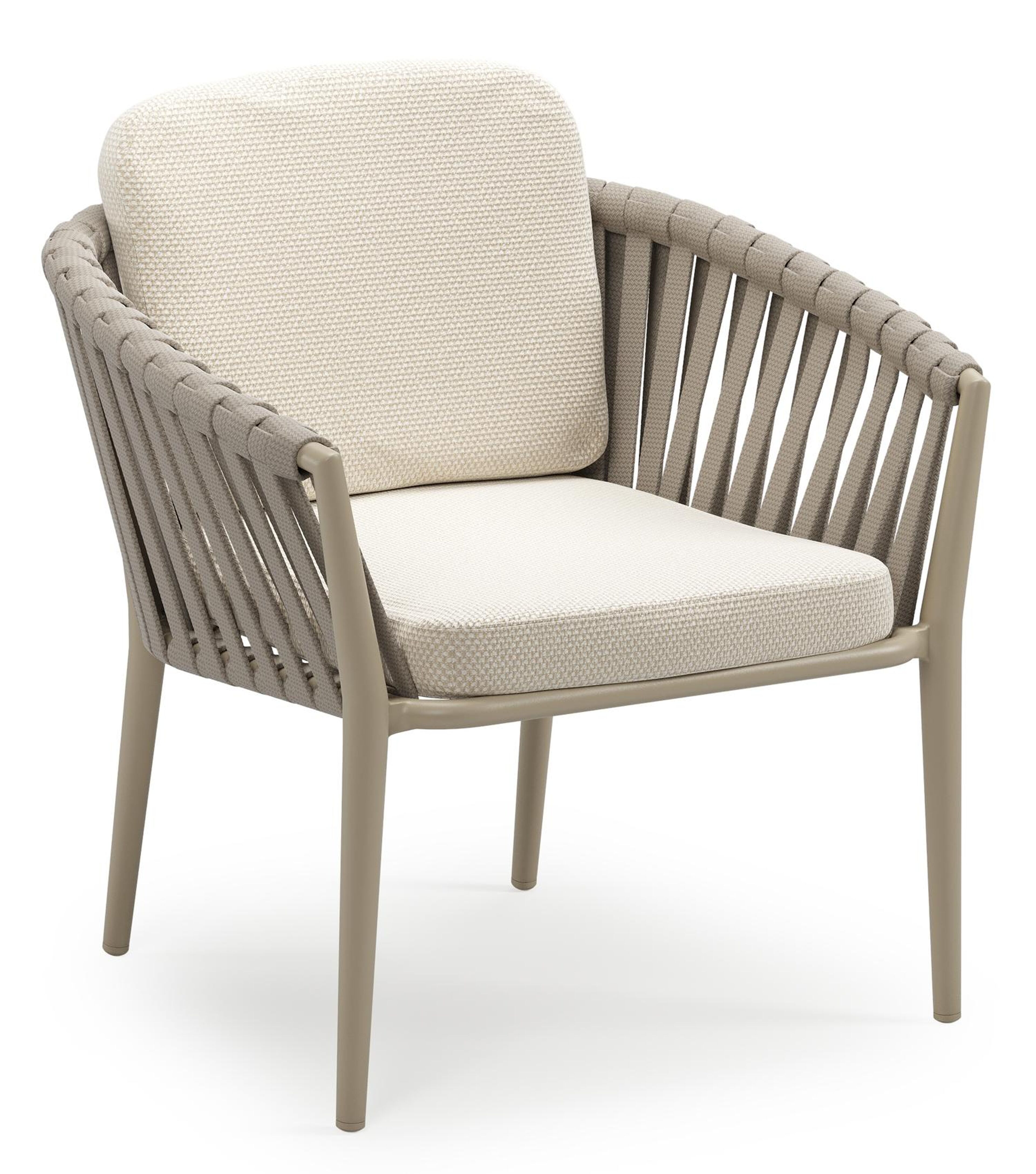 Orso low dining tuinstoel in beige aluminium en beige verticaal geweven luxe vlakke brede rope met stoelkussen in All Weather Cosytica Althea Off White