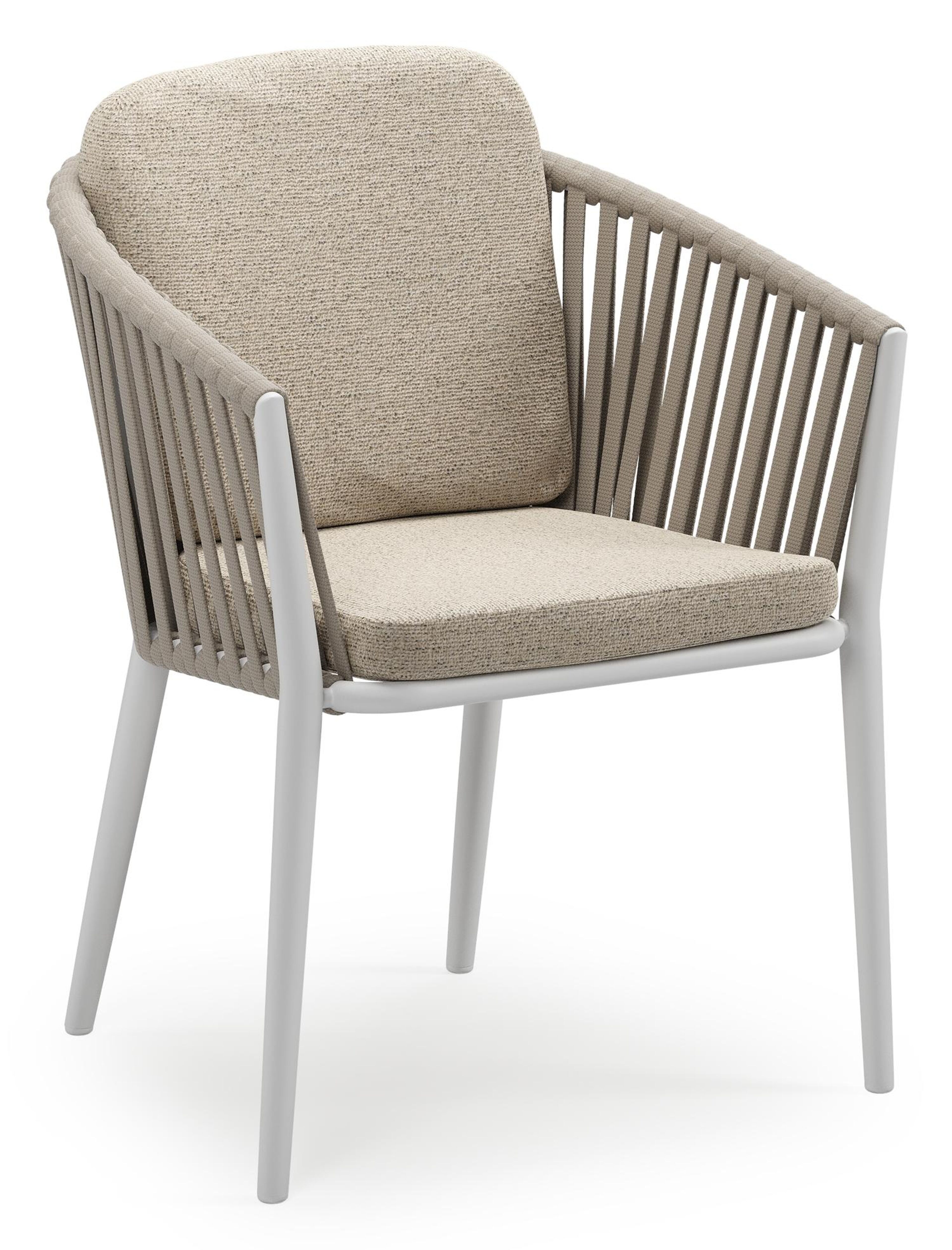 Orso stapelbare tuinstoel in wit aluminium en beige verticaal geweven luxe vlakke brede rope met stoelkussen in All Weather Cosytica Marbella Beige