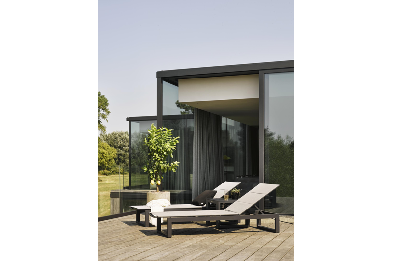 Table d'appoint Verato en aluminium noir - Lg 55 x larg. 55 x H 45 cm