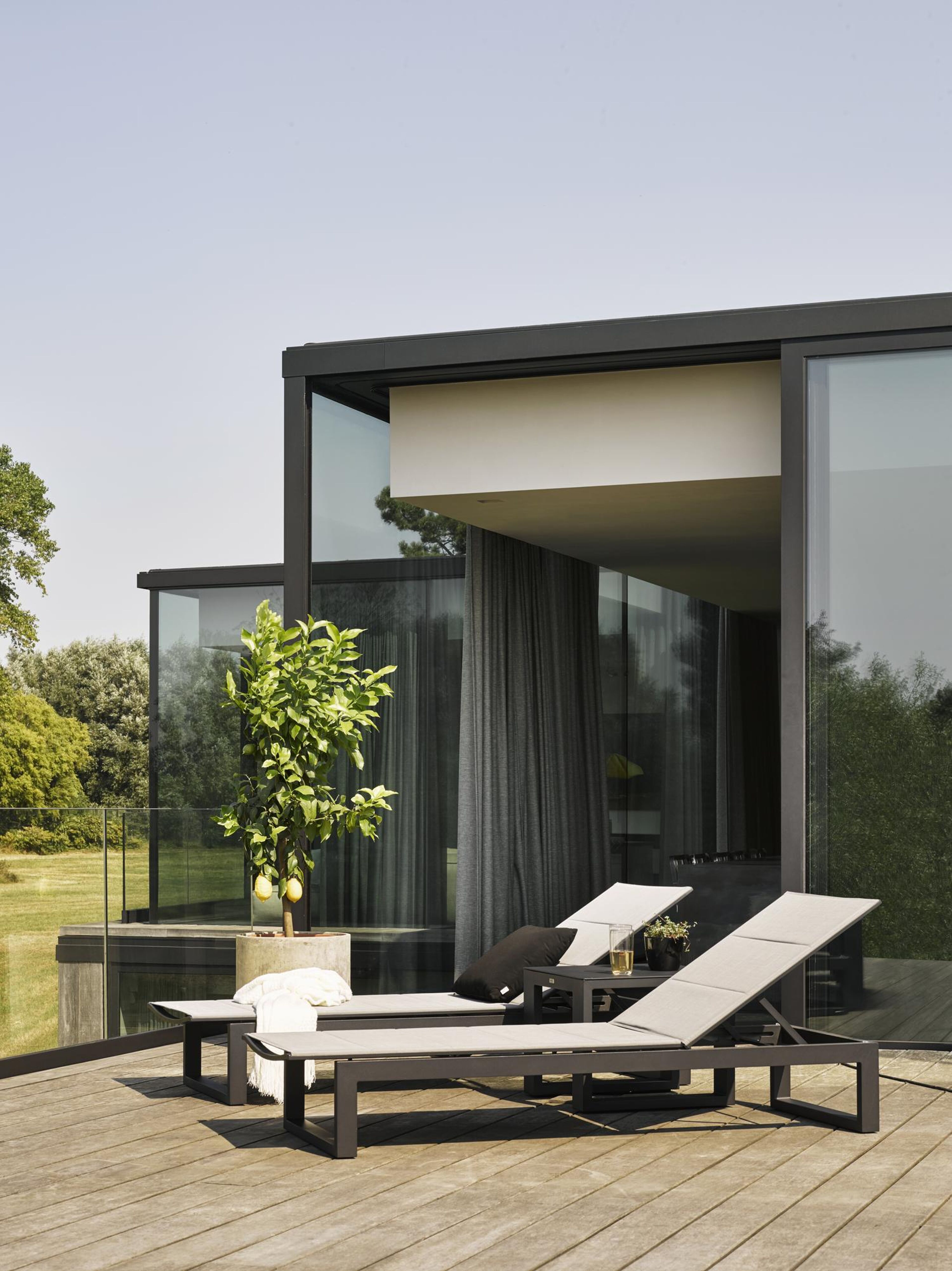 Table d'appoint Verato en aluminium noir - Lg 55 x larg. 55 x H 45 cm