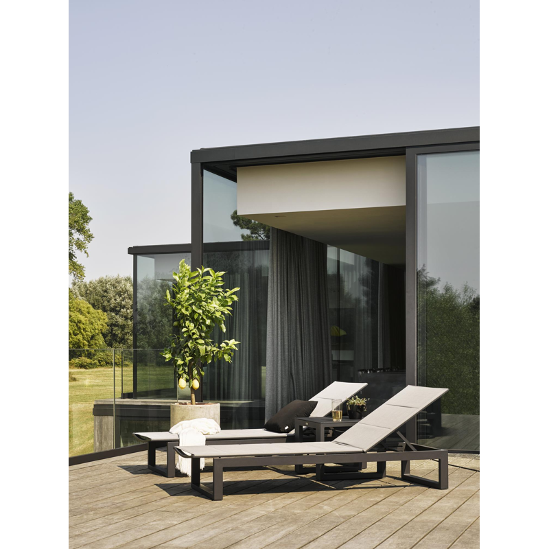 Verato bijzettafel in zwart aluminium - L 55 x B 55 x H 45 cm