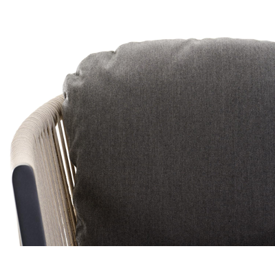 Nano tuinstoel in zwart aluminium en beige verticaal geweven ronde rope met kussen in natte dark taupe all weather sunbrella® luxe