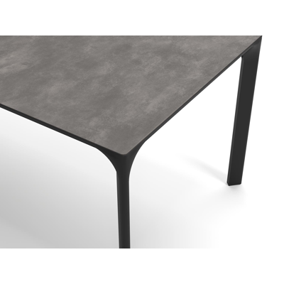 Fina tuinset in zwart aluminium en grijs keramische print tafelblad met 6 stapelbare Bahia tuinstoelen