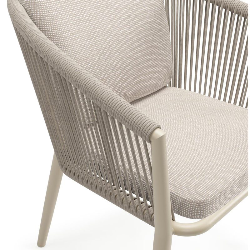 Orso tuinstoel in beige aluminium en beige verticaal geweven ronde rope met luxe zitkussen in All Weather Sunbrella® Luxe Slow Farafra