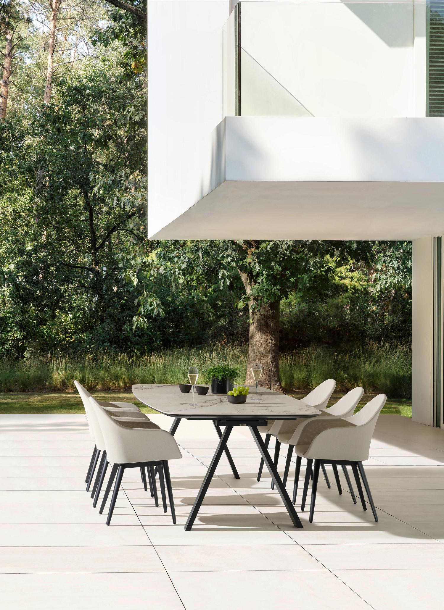 Cesano tuinstoel in zwart aluminium en beige dubbele textilene