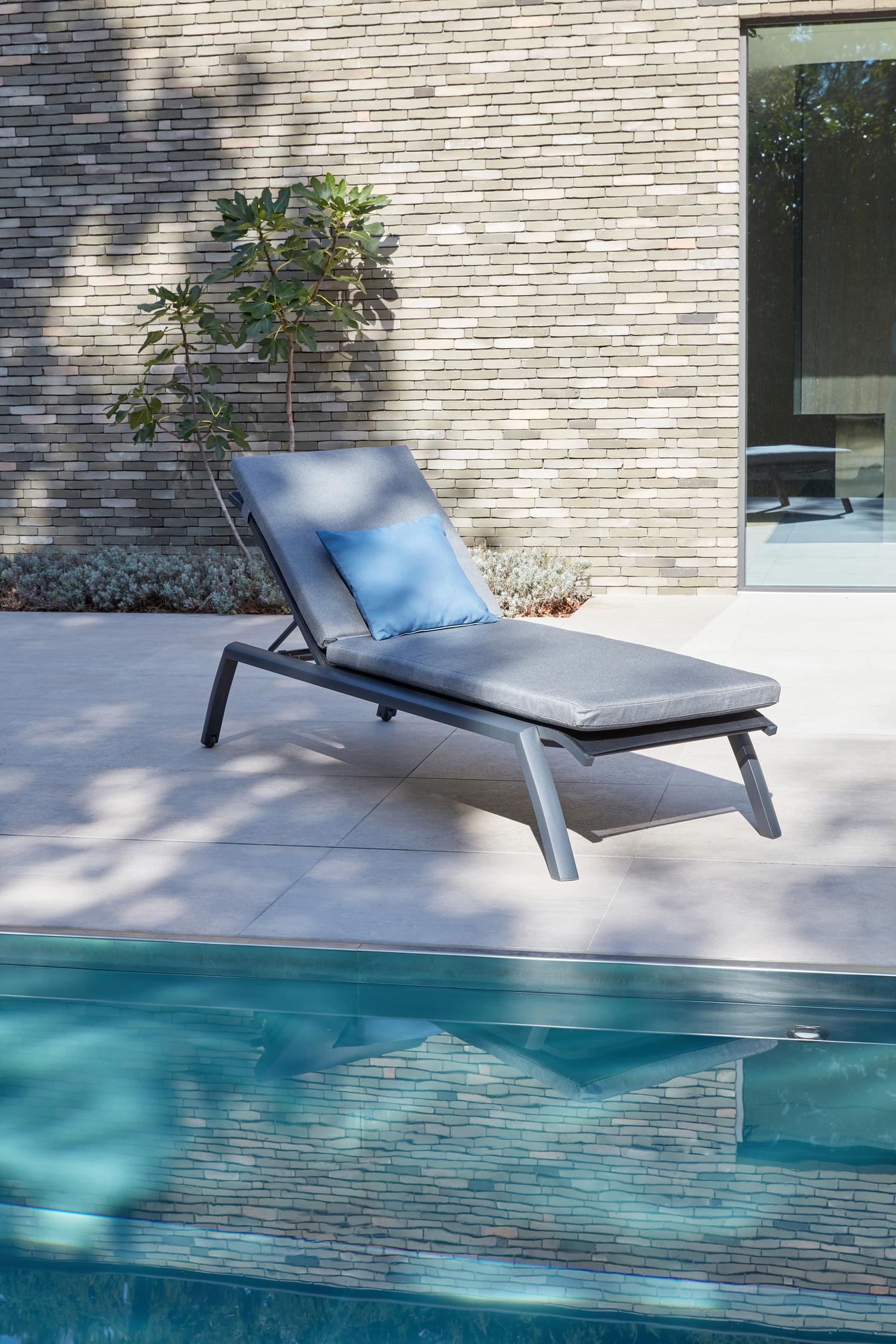 Caravelle/Bari ligbedkussen weather+ softtouch grijs