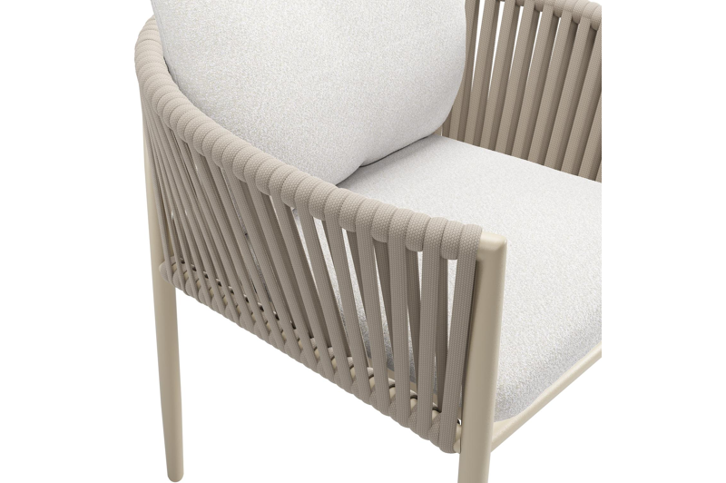 Organo tuinstoel in beige aluminium en beige verticaal geweven luxe vlakke rope met zitkussen in All Weather Solica Soul Optik